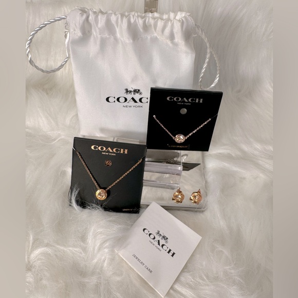 NWT 4pc Coach set ❤️
Necklace/Bracelet/earrings with dust bag - Picture 1 of 4